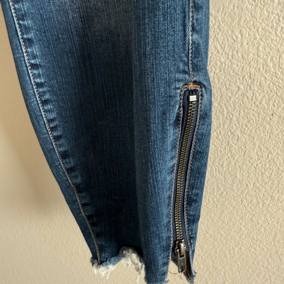 Torrid Premium Women's‎ Distressed Blue Denim Jeans w/ Ankle Zippers size 20R - Picture 2 of 7